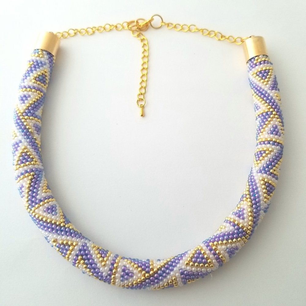 WOMENS 17" FASHIONABLE AZTEC SEED BEAD CROCHET NECKLACE.